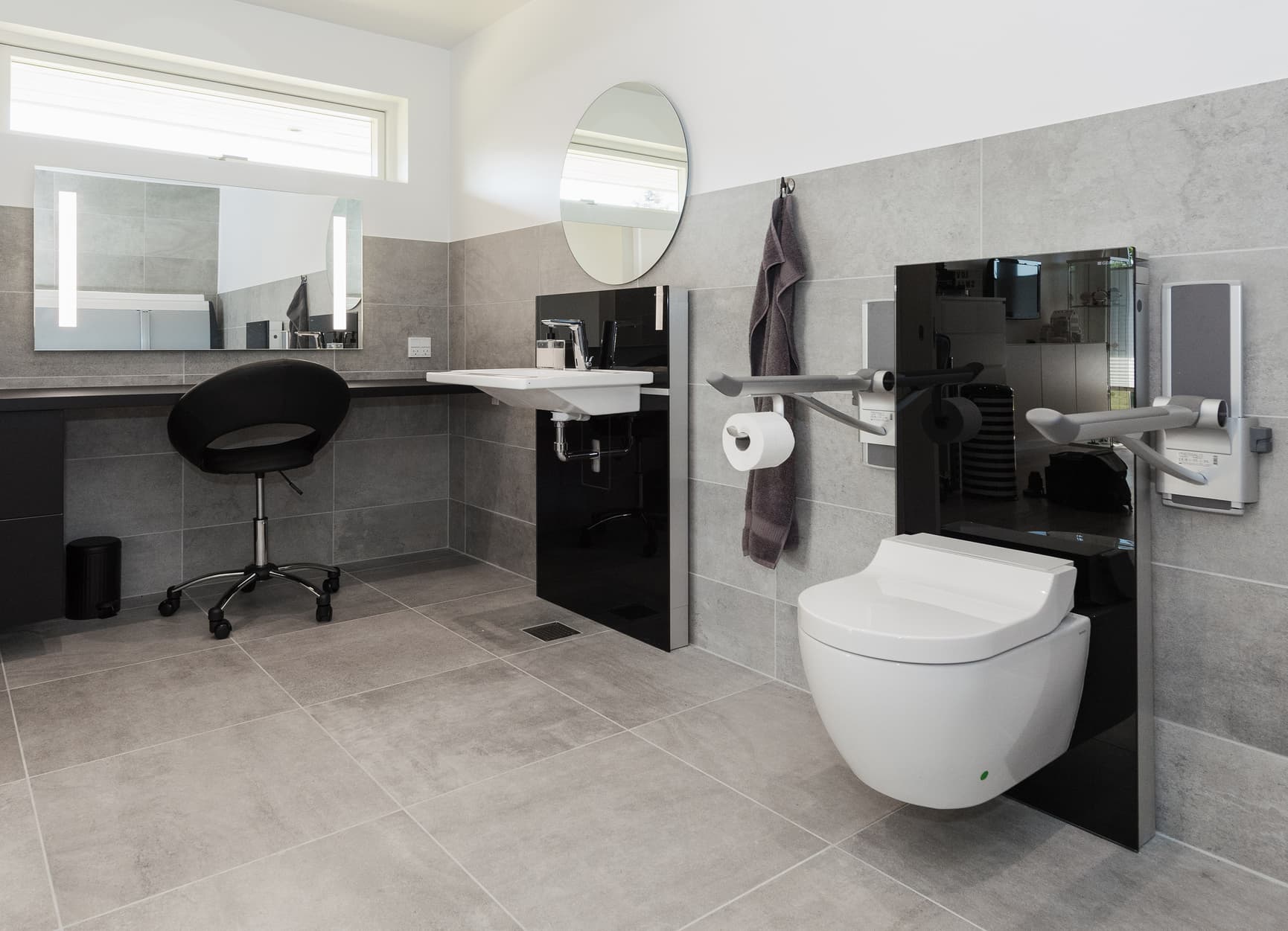 A flexible bathroom for Laura (UK)