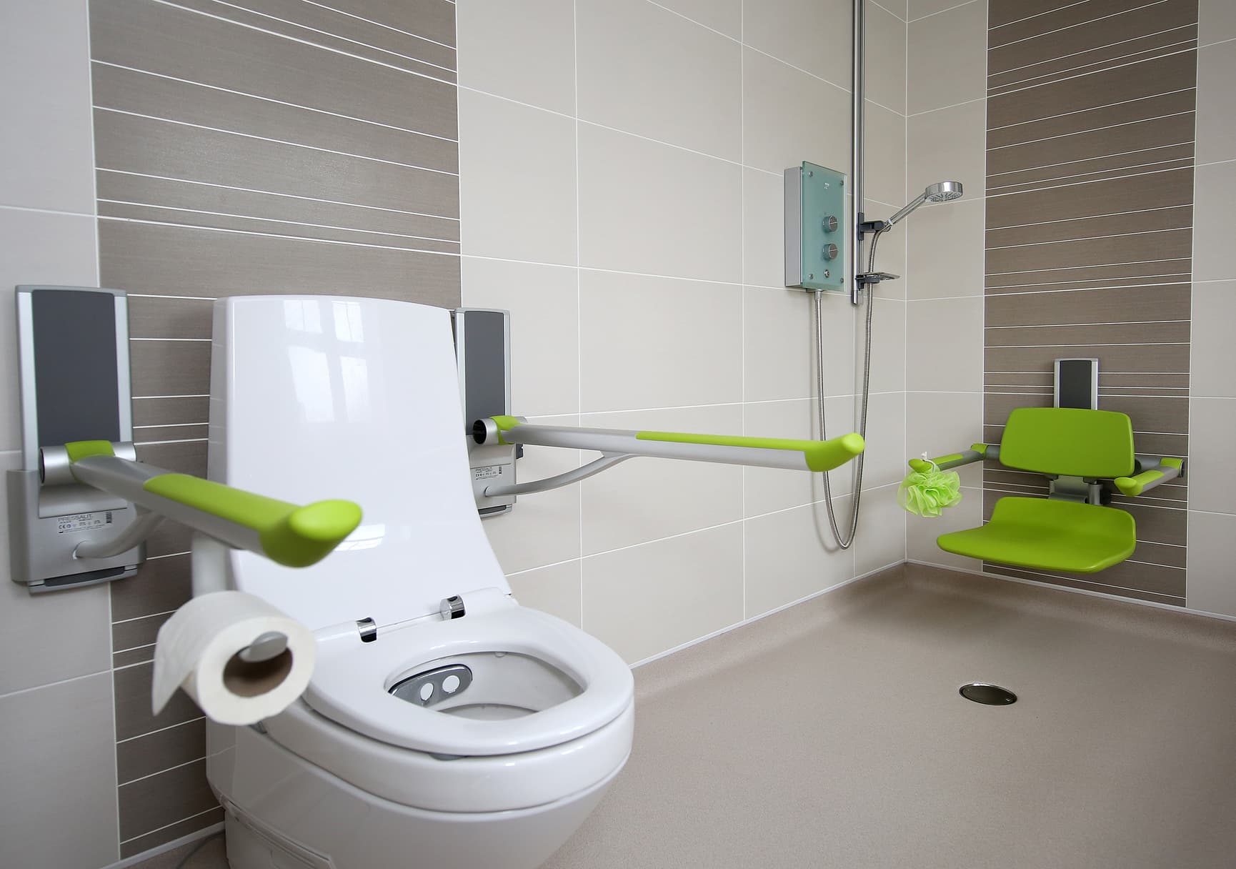 Adjustable bathroom for Thomas (UK)