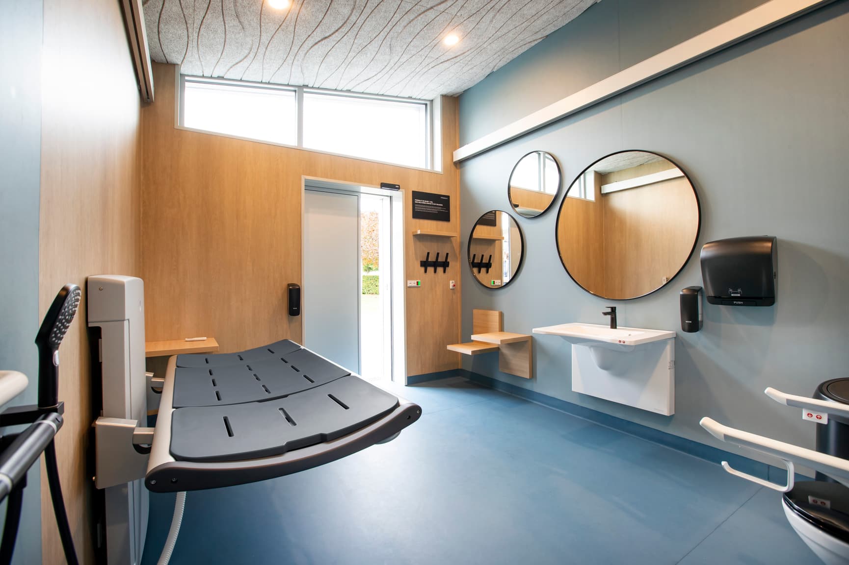 Changing Places by Pressalit