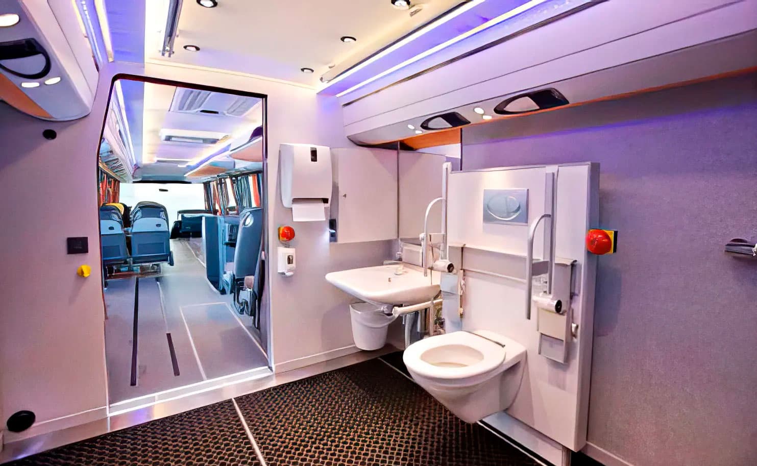 Accessible bathroom un Freedom Express Bus (UK)