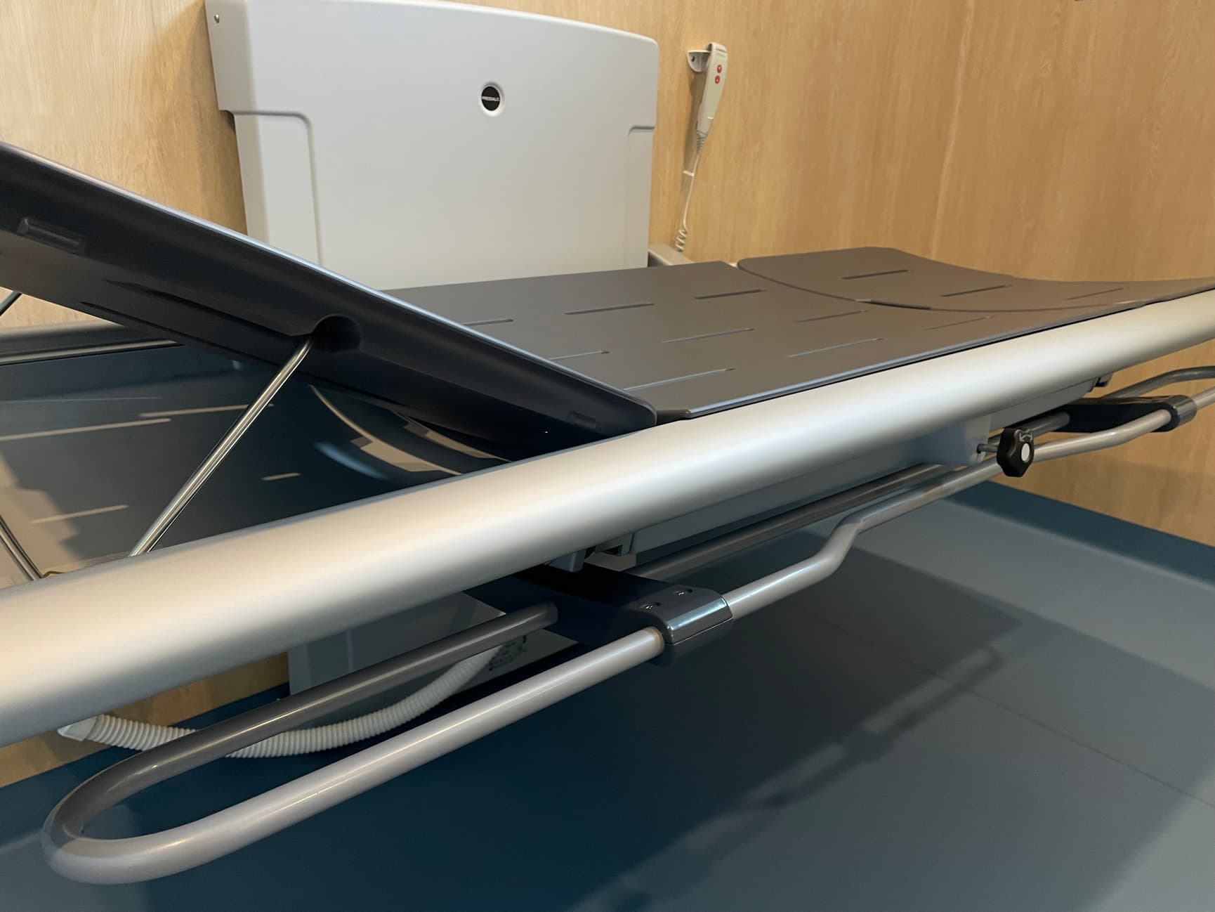 Pressalit SCT 3000 Shower and changing table with raised headrest